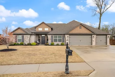 1021 Quail Hollow Dr, Bentonville, AR 72713