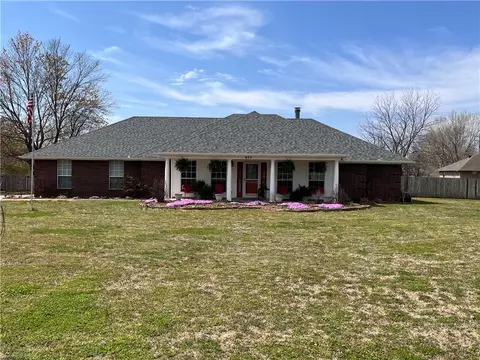 975 N 54th Ave, Fayetteville, AR 72704