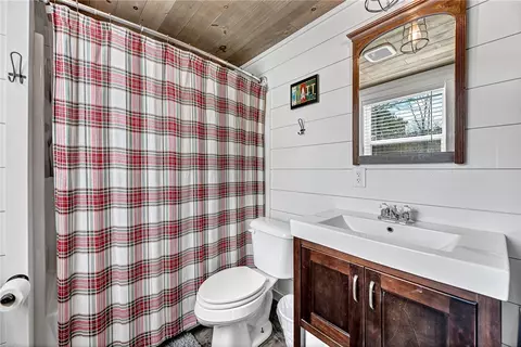Bath - 8121 Timberlake Loop, Rogers, AR 72756 photo 3 of 3