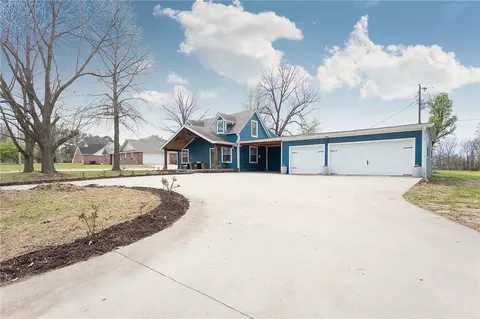3042 56th St, Springdale, AR 72762