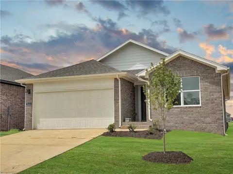 5654 Southwood Ave, Springdale, AR 72764