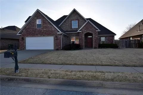 3618 N 4th St, Rogers, AR 72756