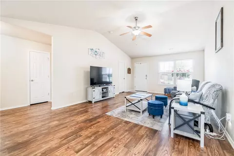 404 E Laurel Ave, Rogers, AR 72758 photo 2