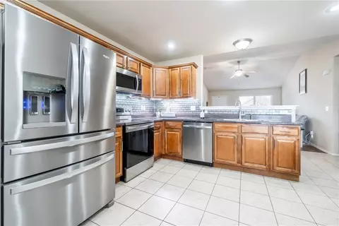 404 E Laurel Ave, Rogers, AR 72758 photo 3