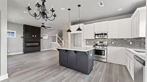 Kitchen - 301 Miles Ave, Gentry, AR 72734 photo 8 of 9