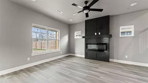 Living - 301 Miles Ave, Gentry, AR 72734 photo 4 of 4