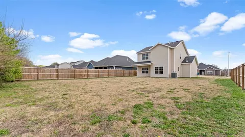 Exterior - 301 Miles Ave, Gentry, AR 72734 photo 6 of 7