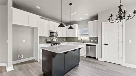 Kitchen - 301 Miles Ave, Gentry, AR 72734 photo 7 of 9