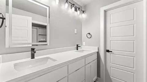 Bath - 301 Miles Ave, Gentry, AR 72734 photo 1 of 6