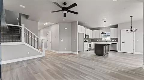 Kitchen - 301 Miles Ave, Gentry, AR 72734 photo 5 of 9