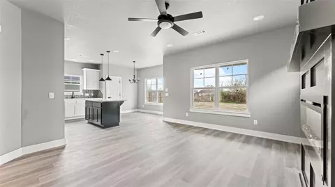 Living - 301 Miles Ave, Gentry, AR 72734 photo 2 of 4