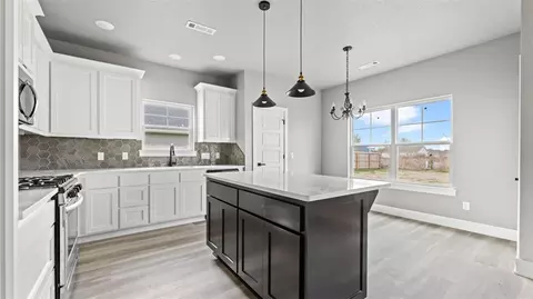 Kitchen - 301 Miles Ave, Gentry, AR 72734 photo 6 of 9