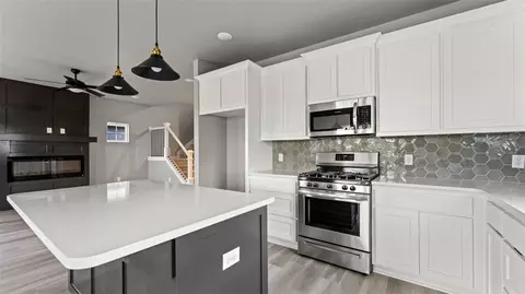 Kitchen - 301 Miles Ave, Gentry, AR 72734 photo 4 of 9