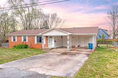 810 W Carson St, Bentonville, AR 72712