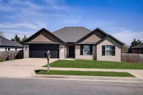 620 Infantry Ln, Prairie Grove, AR 72753