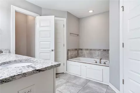 Bath - 4695 Augustine Dr, Springdale, AR 72762 photo 1 of 3