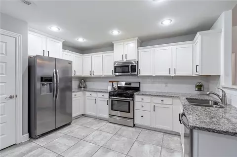 Kitchen - 4695 Augustine Dr, Springdale, AR 72762 photo 1 of 2