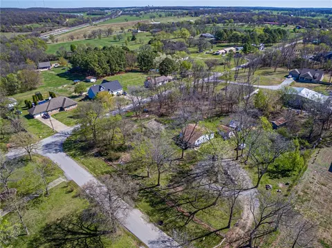 720 Robin Rd, Gentry, AR 72734