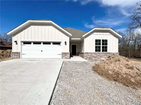 18 Orkney Dr, Bella Vista, AR 72715