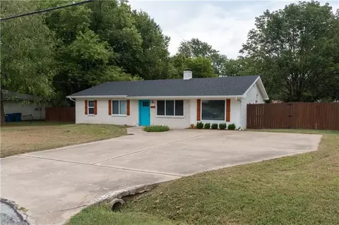 208 K St, Bentonville, AR 72712
