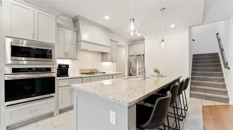 Kitchen - 1320 Eureka Rd, Centerton, AR 72719 photo 5 of 6