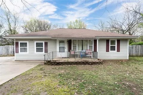 1138 N Sang Ave, Fayetteville, AR 72703