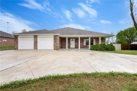 17 W Old Depot Rd, Farmington, AR 72730