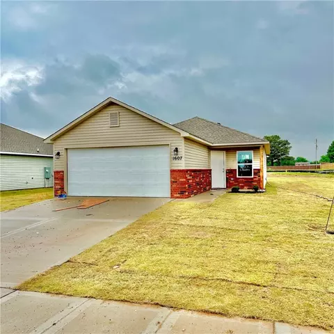 1901 E Annette Dr, Siloam Springs, AR 72761