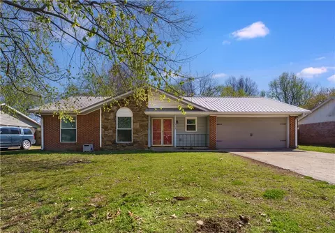1305 Daline St, Springdale, AR 72762