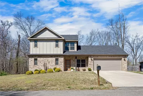 18 Eastleigh Dr, Bella Vista, AR 72714