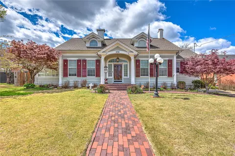 404 S 5th St, Rogers, AR 72756