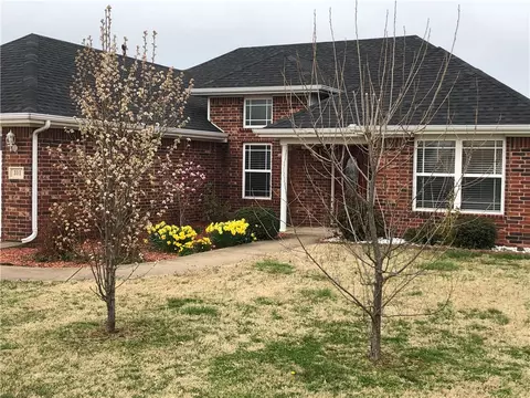 311 Division St, Centerton, AR 72719