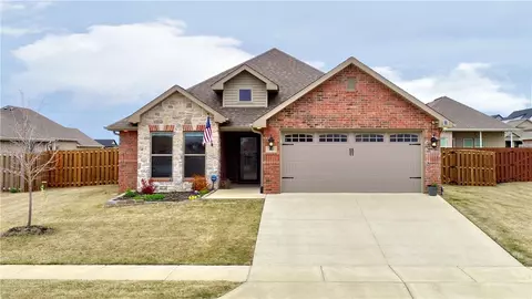 242 Coffee St, Pea Ridge, AR 72751