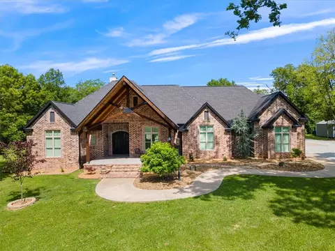 855 N Dogwood St, Siloam Springs, AR 72761