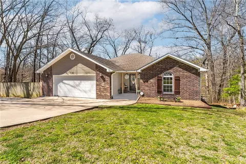 63 Reighton Dr, Bella Vista, AR 72714