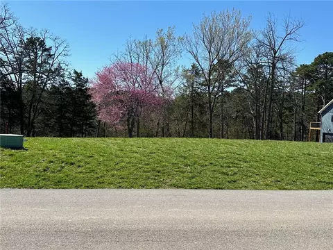 6 Pine Crest Ln, Eureka Springs, AR 72632