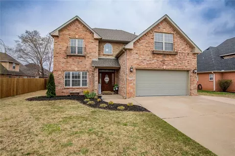 1711 Cottonwood St, Rogers, AR 72758