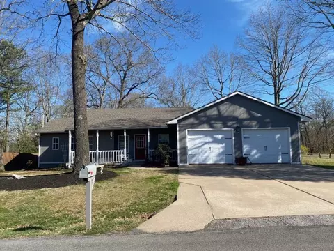 2 Dunbarton Ln, Bella Vista, AR 72715