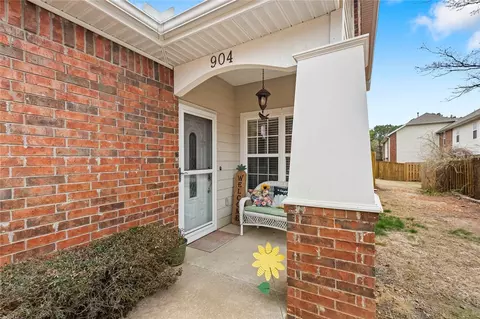 904 Dixson St, Rogers, AR 72758