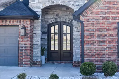 951 Osage View Dr, Bentonville, AR 72713