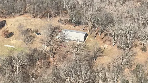 61 Desha Dr, Pineville, MO 64856