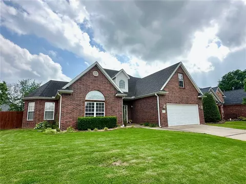 4414 Braymore Dr, Rogers, AR 72758
