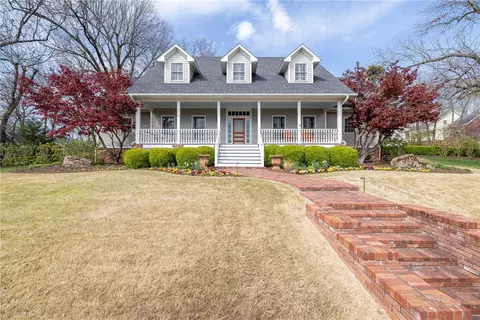 5510 N Bryant Pl, Springdale, AR 72764
