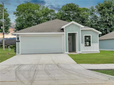 2782 N Snowball Dr, Fayetteville, AR 72704
