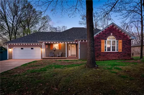 73 London Dr, Bella Vista, AR 72715