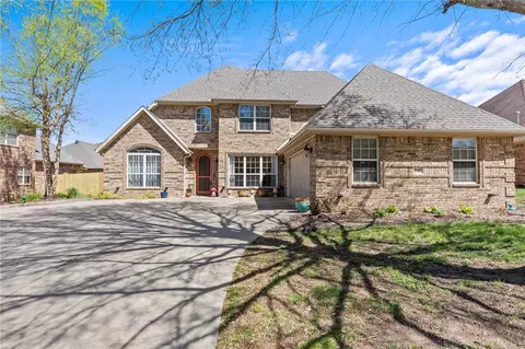 2390 N Water Oak Dr, Fayetteville, AR 72704
