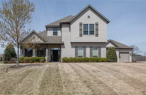 2348 Riverfront Ln, Fayetteville, AR 72703