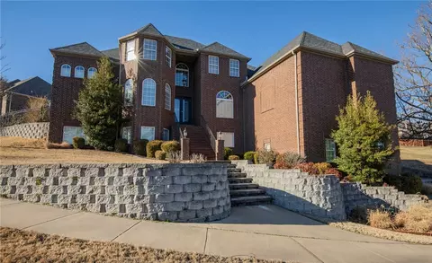 1301 NE Bluff Spring Ave, Bentonville, AR 72712