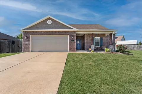 921 Meadowridge Dr, Centerton, AR 72719