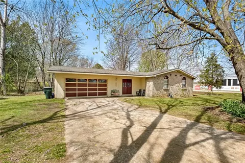 2101 Emma Ave, Fayetteville, AR 72701